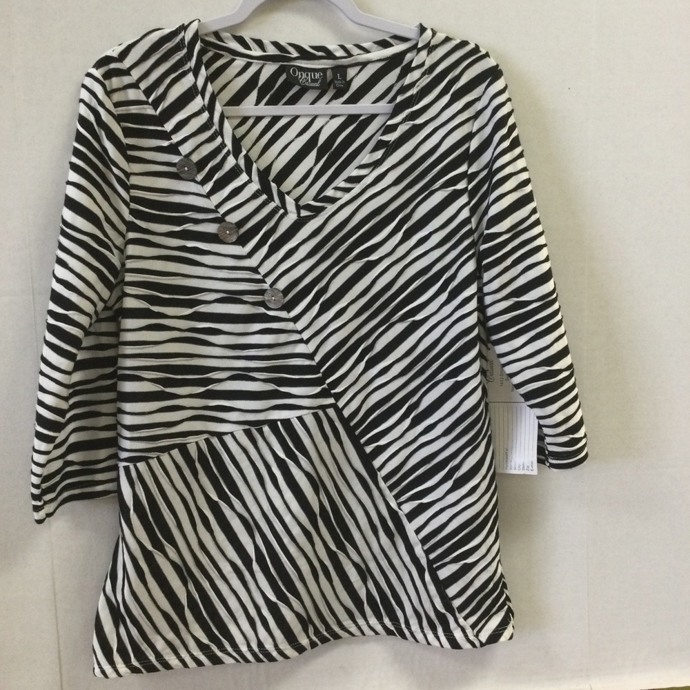 Onque  v-neck top